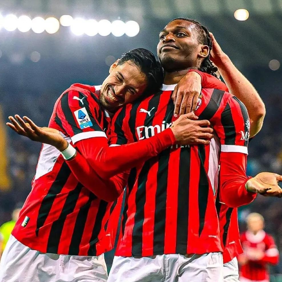 包含欧超杯清晨走向成谜；曼联调整名单；管理层满意；更衣室氛围转暖的词条